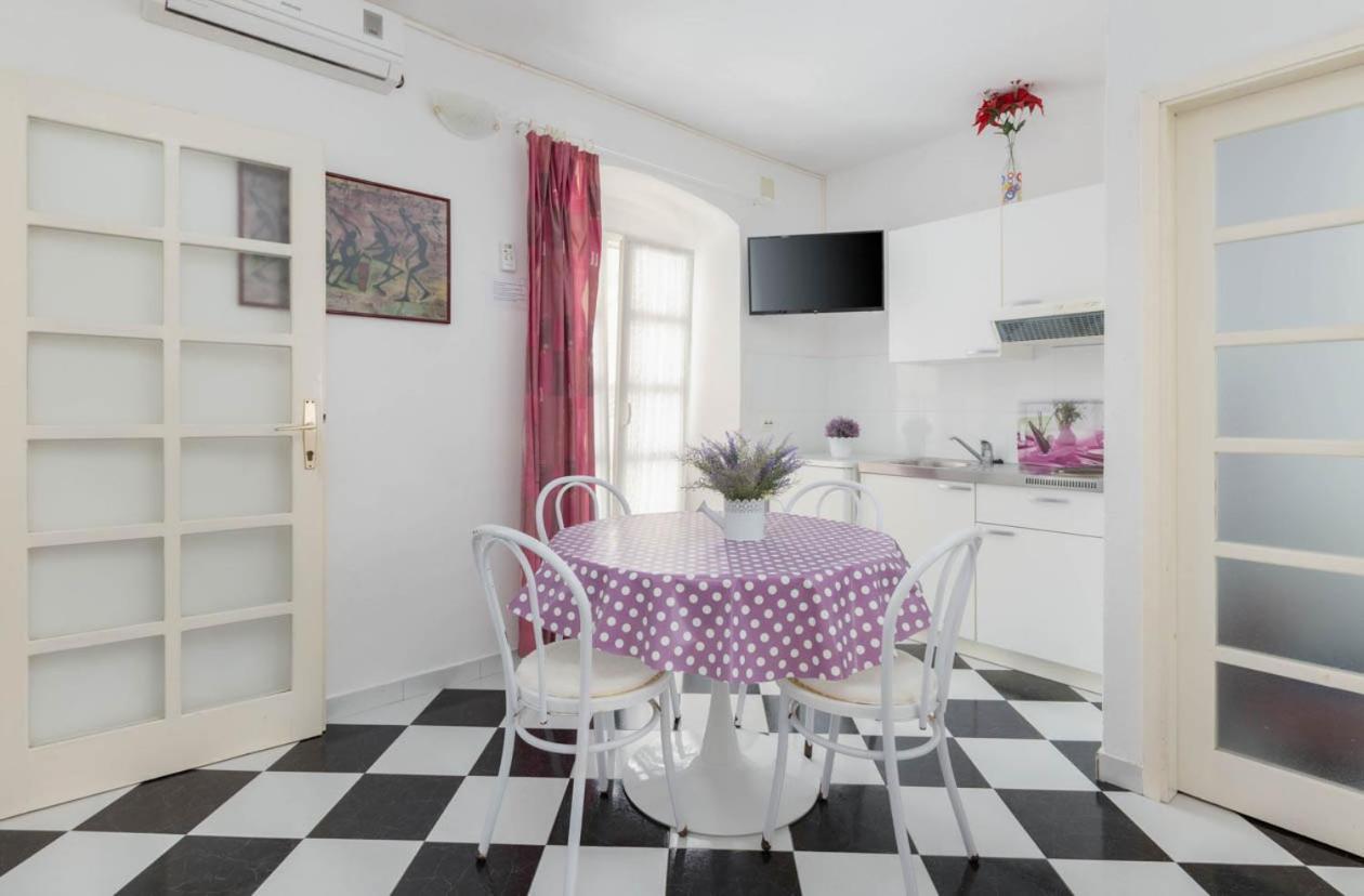 Apartmani Marija Podgora Bagian luar foto