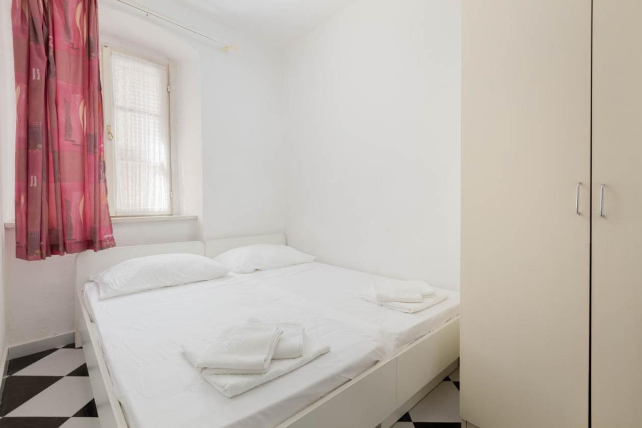 Apartmani Marija Podgora Bagian luar foto