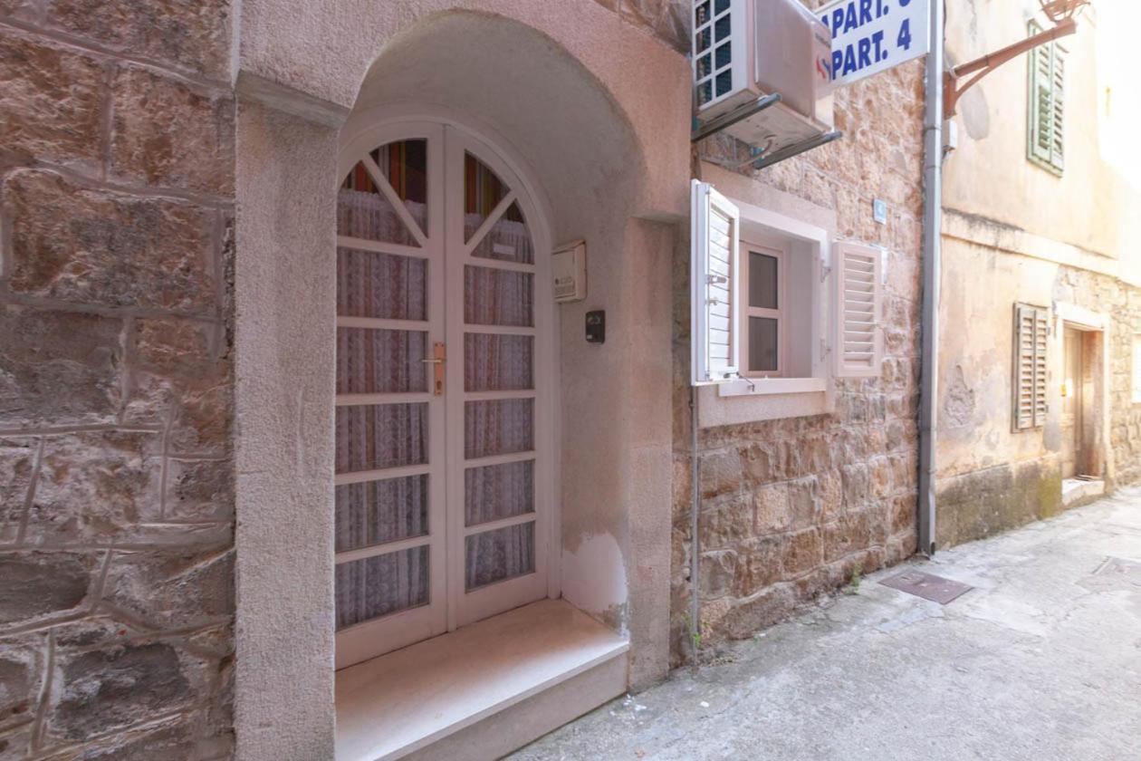 Apartmani Marija Podgora Bagian luar foto